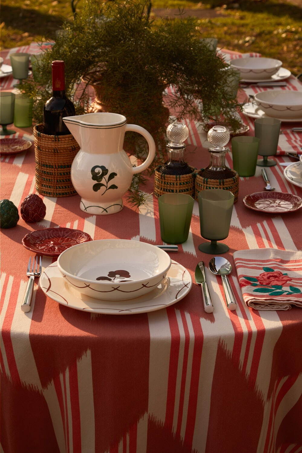 ZARA HOME“海外の風景”着想のテーブルウェア、花を描いた食器やキャベツ型プレートなど｜写真15
