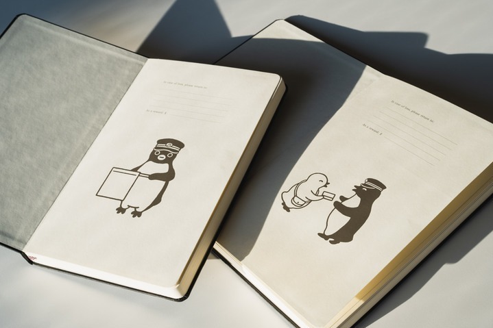 モレスキン×JR東日本、鉄道員に扮したSuicaのペンギンの限定ノートブック｜写真4