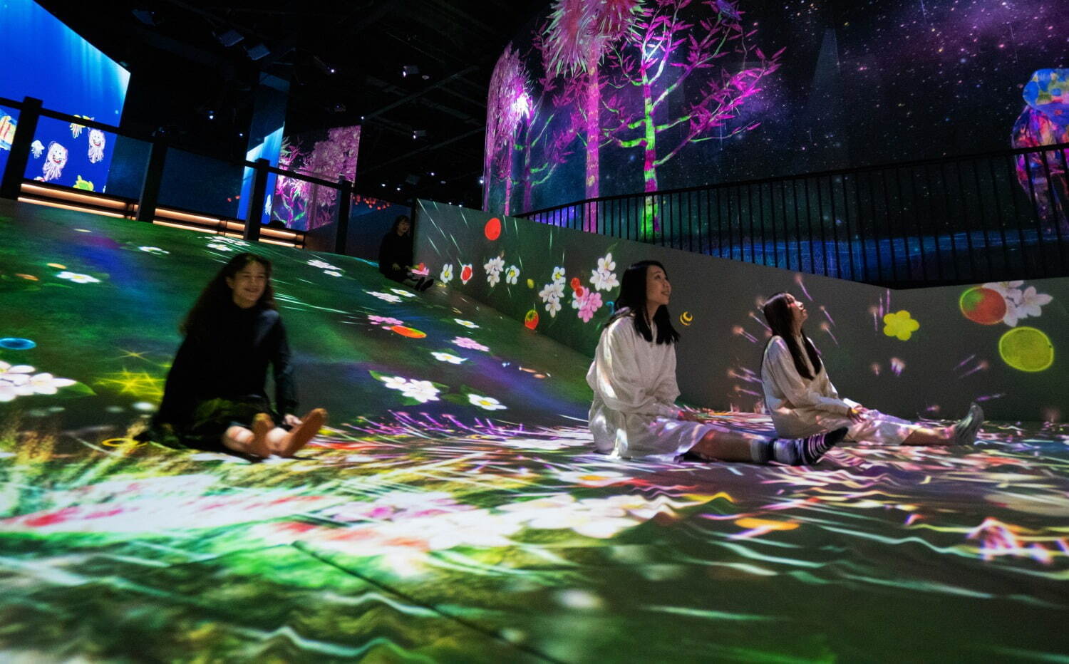デジタルアート展「チームラボ 学ぶ！未来の遊園地と、花と共に生きる動物たち」札幌芸術の森美術館で｜写真28