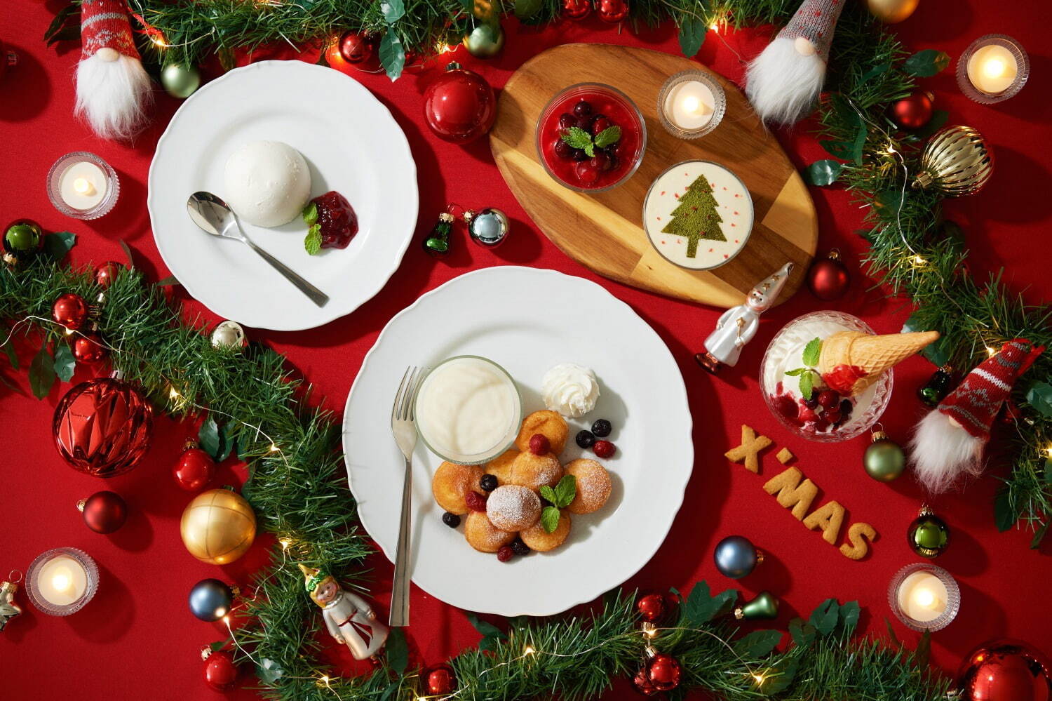 イケア初のクリスマススイーツ、1口サイズのパンケーキ＆ツリーを描いた“丸ごとロールケーキ”パフェ｜写真1
