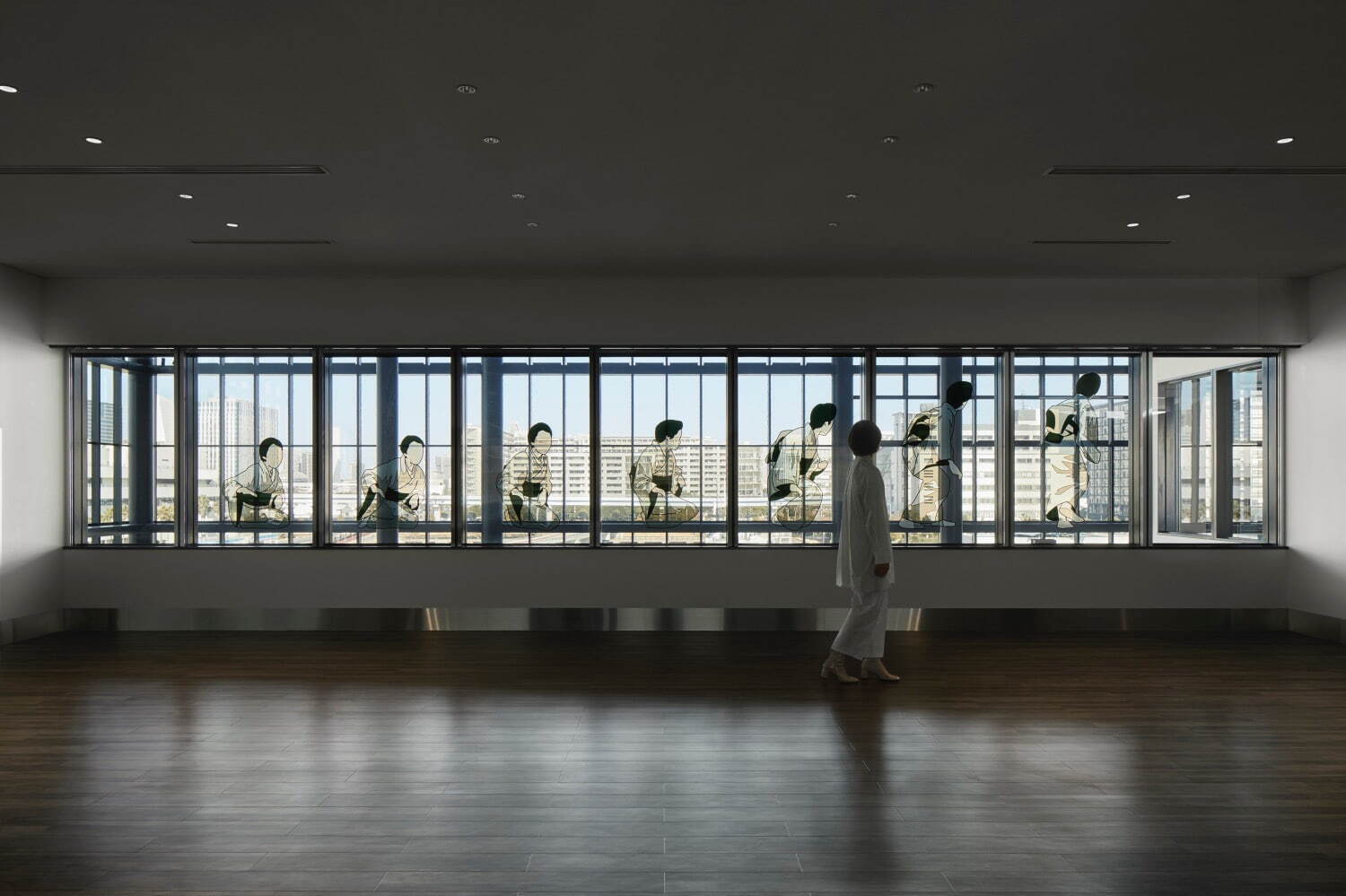 津田道子 《東京仕草》 2021年
「Back TOKYO Forth」展示風景(東京国際クルーズターミナル、 2021年)
撮影：Akira Arai (Nacása & Partners Inc.)