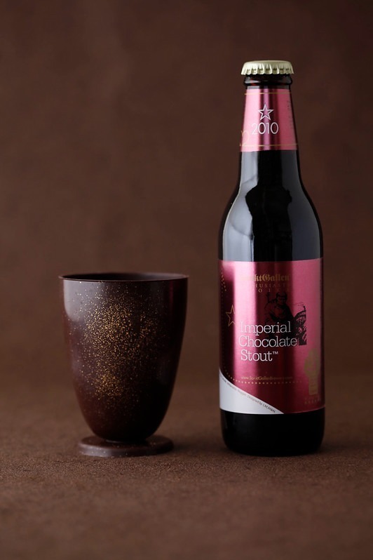 “飲みながら食べられる”チョコグラス＆濃厚チョコビールのセット、サンクトガーレンから｜写真1