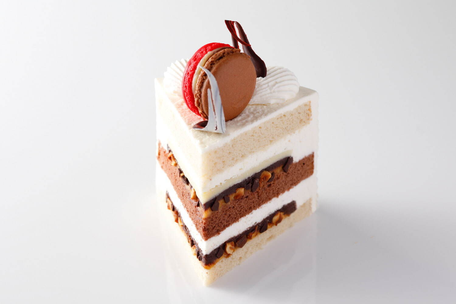 ホテルニューオータニ24年バレンタイン“スーパー”チョコレートケーキ＆ピエール・エルメのコラボBOX｜写真1