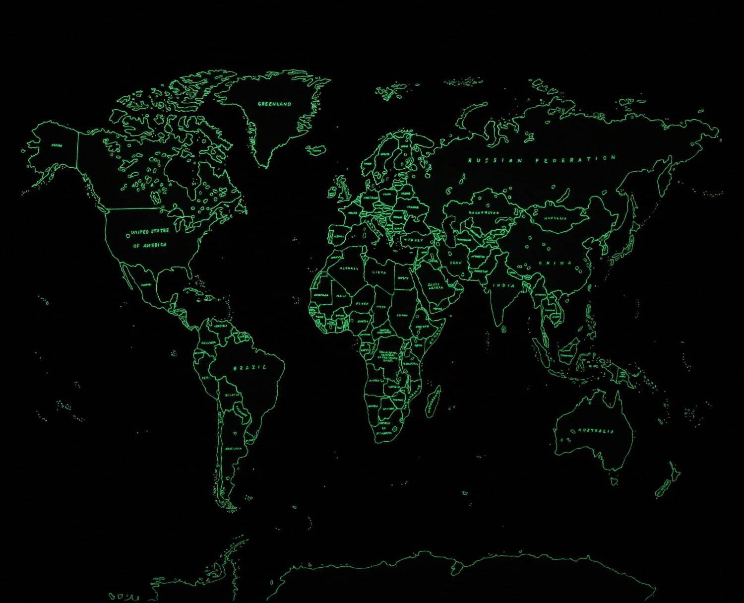 青山悟 《Map of The World (Dedicated to unknown Embroiderers)》 2014年
ポリエステルにポリエステル糸と蓄光糸で刺繍 野村道子(ワイルドスミス美術館)蔵
撮影：宮島径 © AOYAMA Satoru, Courtesy of Mizuma Art Gallery