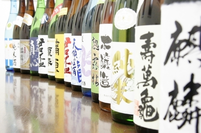 日本酒100種が時間無制限で飲み放題「クランドサケマーケット」池袋にオープン｜写真1