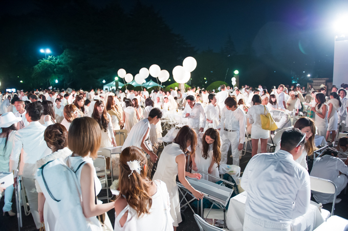 ドレスコード白のシークレット・ディナーパーティー「ディネ・アン・ブラン」が日本上陸｜写真3