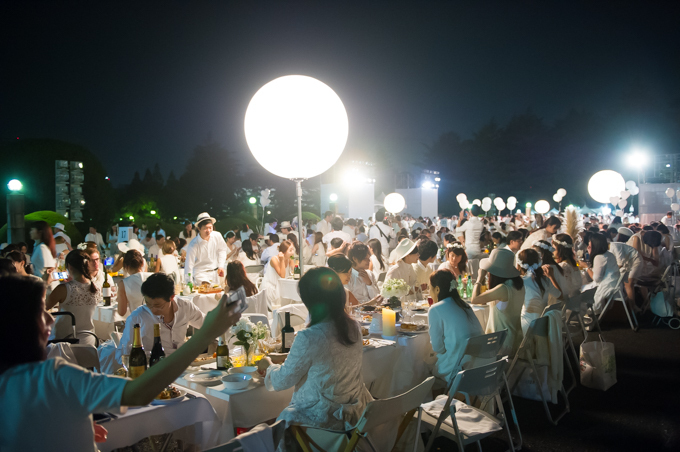 ドレスコード白のシークレット・ディナーパーティー「ディネ・アン・ブラン」が日本上陸｜写真4