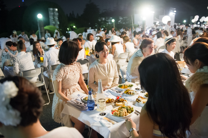 ドレスコード白のシークレット・ディナーパーティー「ディネ・アン・ブラン」が日本上陸｜写真5