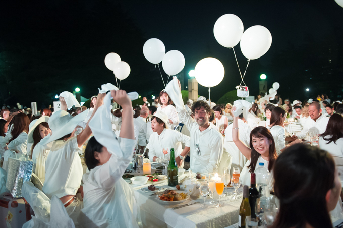 ドレスコード白のシークレット・ディナーパーティー「ディネ・アン・ブラン」が日本上陸｜写真7