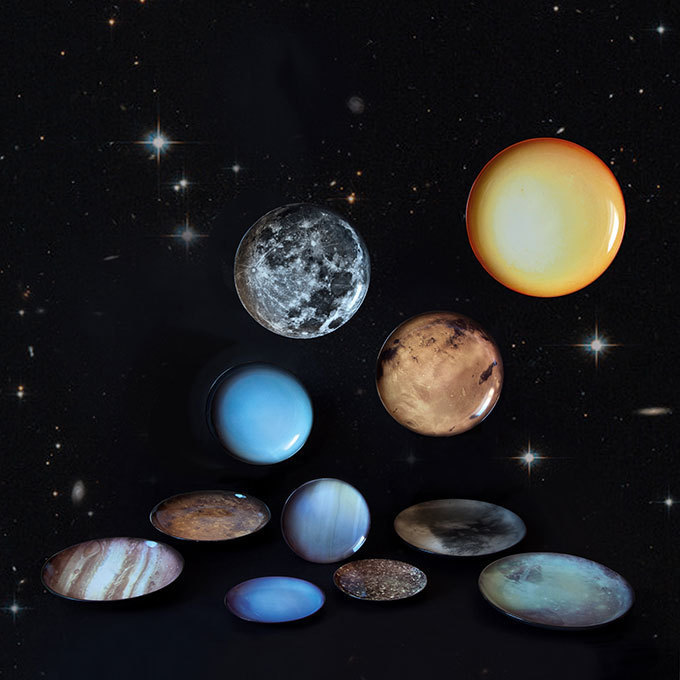 ディーゼルから‟宇宙”をテーマにしたテーブルウェア - 月や火星のプレート、宇宙飛行士型の花瓶｜写真1