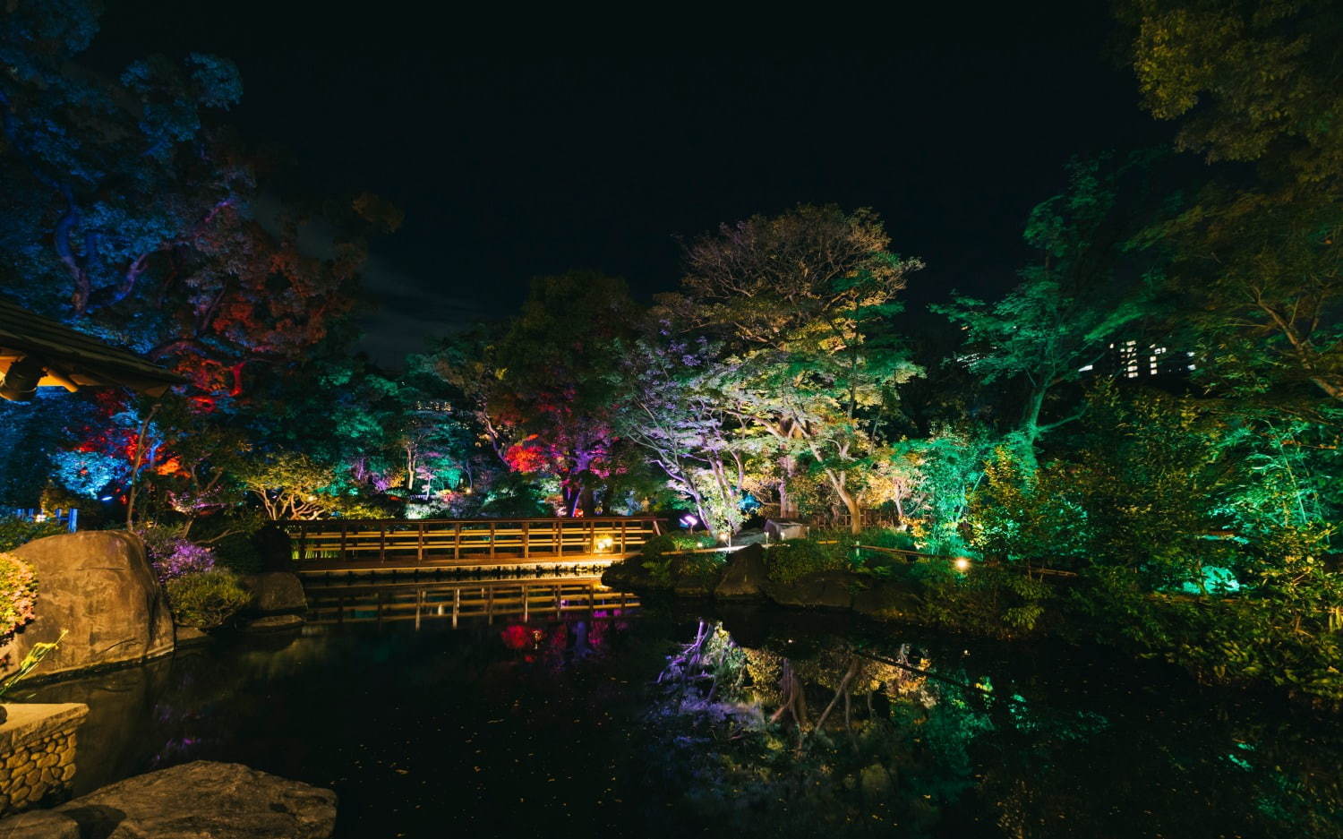 太閤園「ガーデンイルミネーション かさねの色目〜日本の伝統色〜」