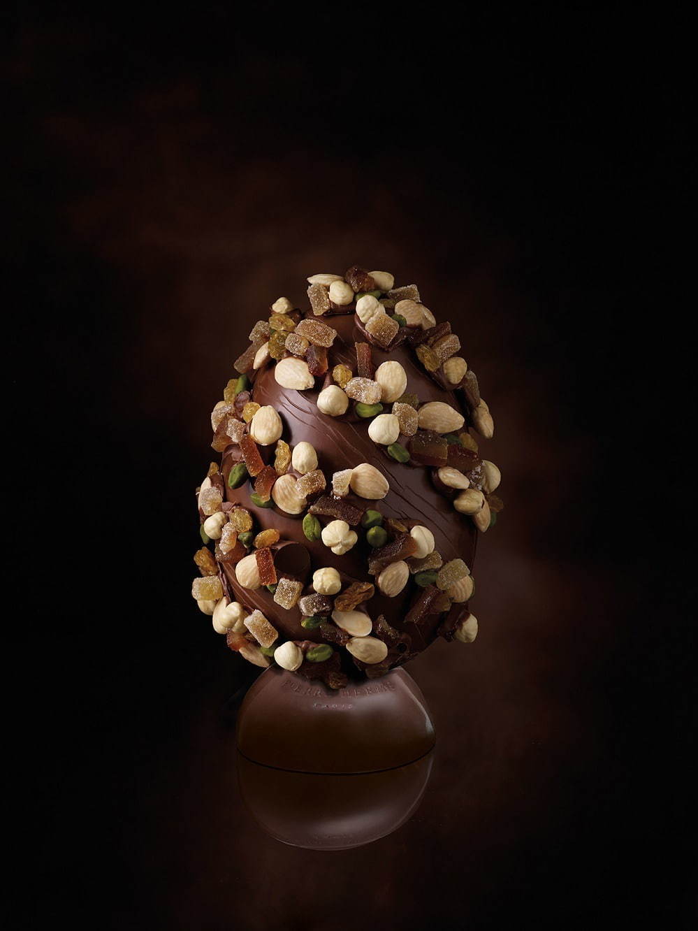 ピエール・エルメ・パリのイースター、貝殻アートのエッグチョコレートやリボンを飾ったウサギチョコ｜写真5