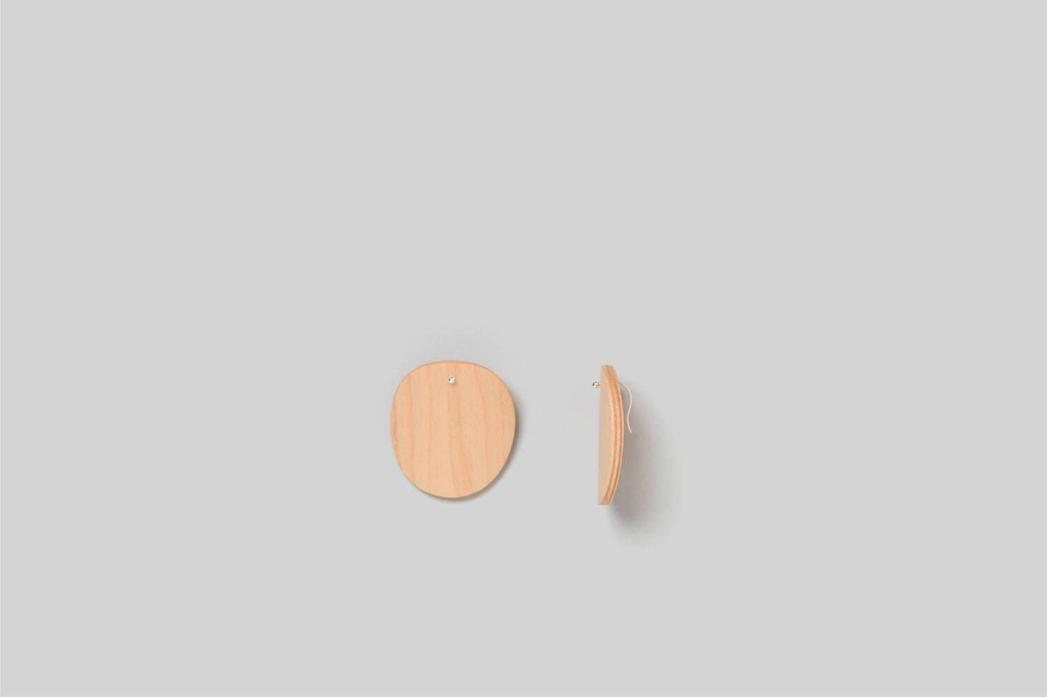「plywood oval earrings(Pierced earring)」 27,500円(税込)