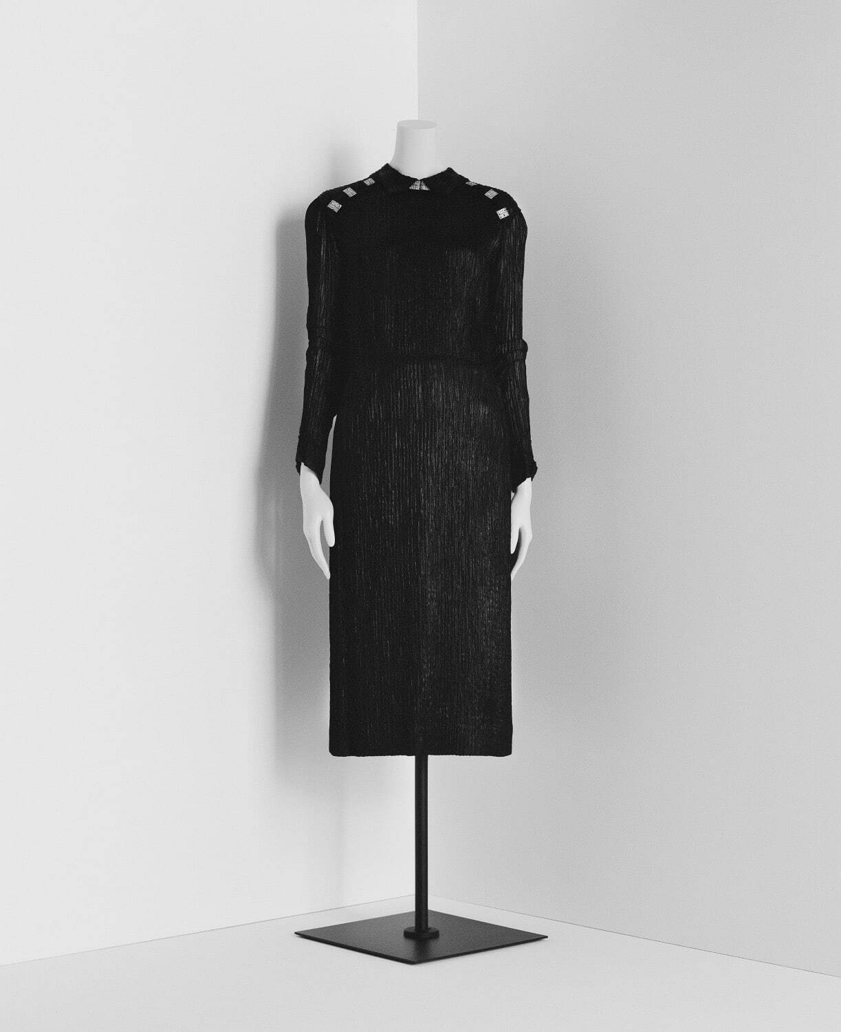 ガブリエル・シャネル ドレス
1936-37年秋冬 蝋引きしたレーヨンのクロッケ パリ、パトリモアンヌ・シャネル
©Julien T. Hamon