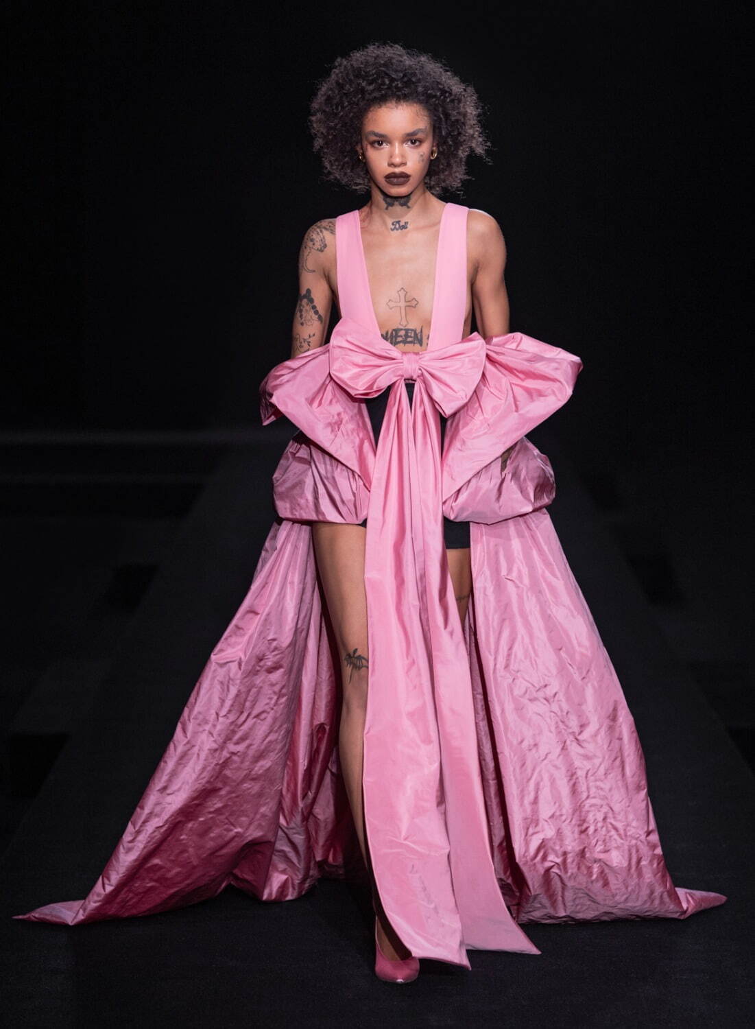 ヴァレンティノ オートクチュール(VALENTINO Haute Couture ) 2023年春夏ウィメンズ&メンズコレクション  - 写真21
