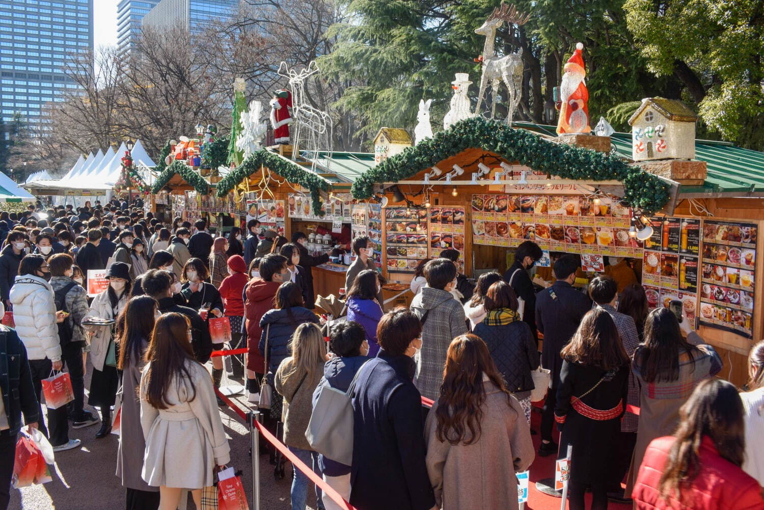 ＜明治神宮外苑＞日本最大級「東京クリスマスマーケット2023」グリューワインや欧風料理、雑貨が集結