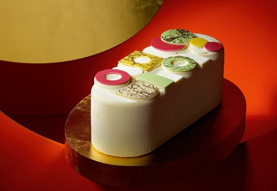 ＜ピエール・エルメ・パリ＞2023年クリスマスケーキ、“味覚の世界地図”を配したカラフルなケーキなど