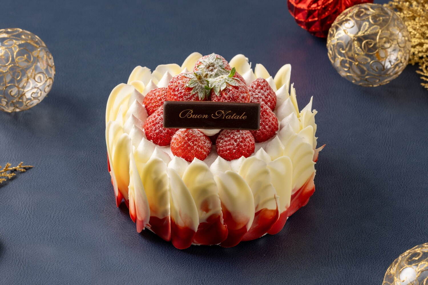 グランド ハイアット 東京クリスマスケーキ2023、高さ30cmのお菓子の家＆ハート型チョコムース｜写真11