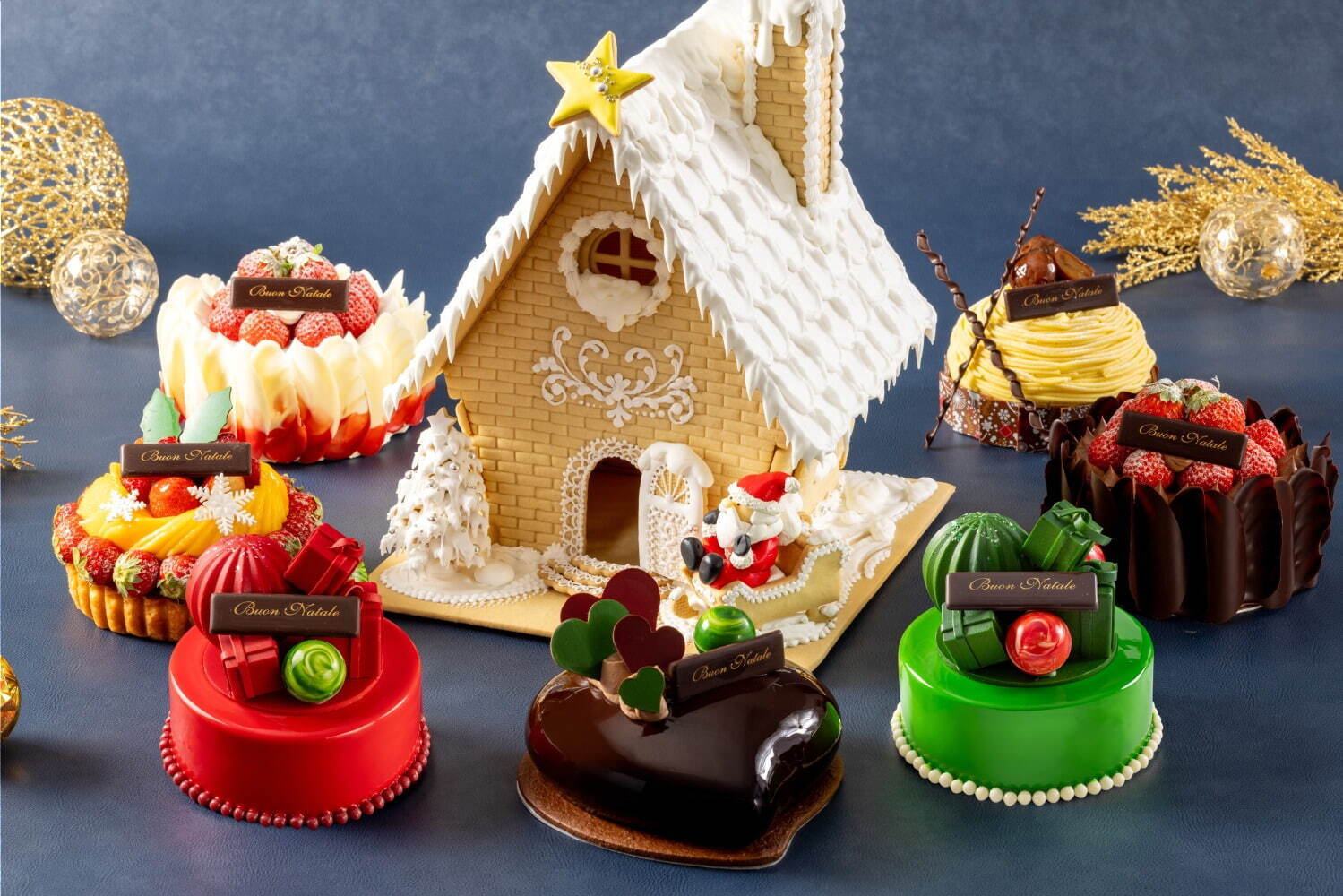 グランド ハイアット 東京クリスマスケーキ2023、高さ30cmのお菓子の家＆ハート型チョコムース｜写真1