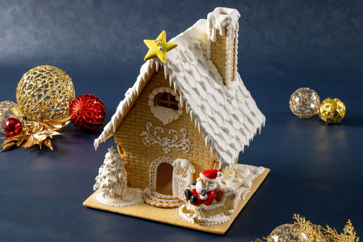 グランド ハイアット 東京クリスマスケーキ2023、高さ30cmのお菓子の家＆ハート型チョコムース｜写真4