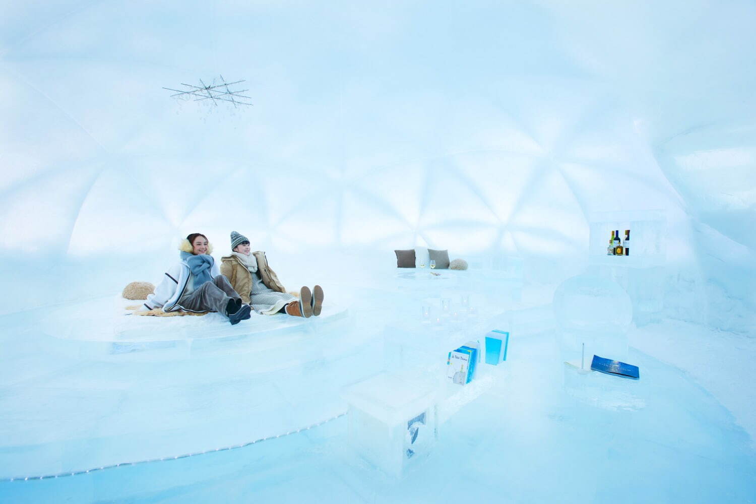 星野リゾート トマム“幻想的な氷の街”「アイスヴィレッジ」氷のラーメンや氷上ジップライン｜写真7