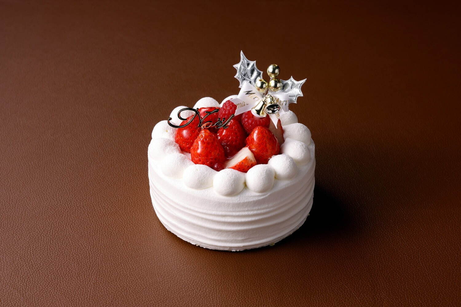 大阪マリオット都ホテルの23年クリスマス、“プレゼントボックス”型チョコに入ったムースケーキなど｜写真2