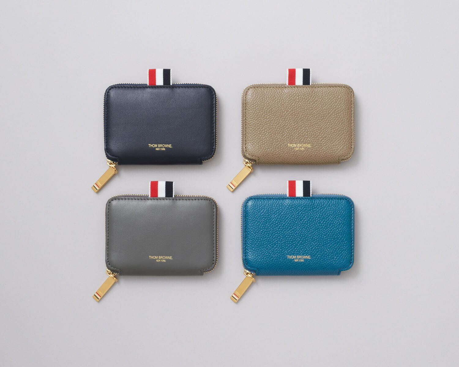トム ブラウンの財布に鮮やかコバルトブルー＆グレージュの新色、2WAYレザーバッグも｜写真1