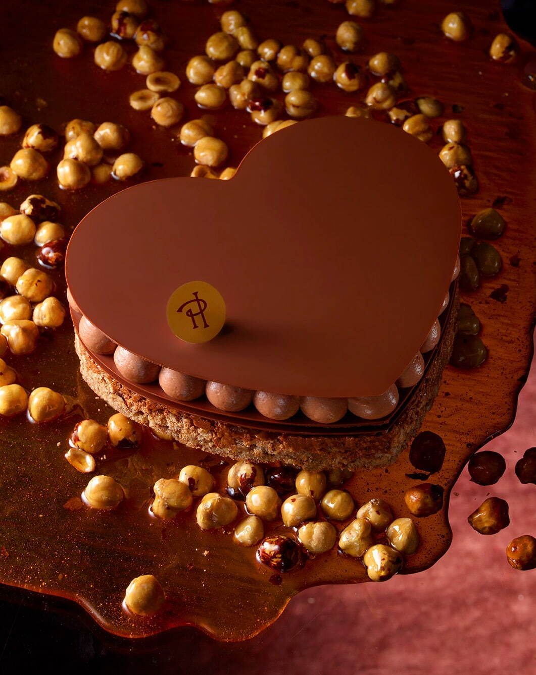 ピエール・エルメ・パリ24年バレンタイン、ショコラフレーバーのマカロンやチョコレートボックス｜写真3