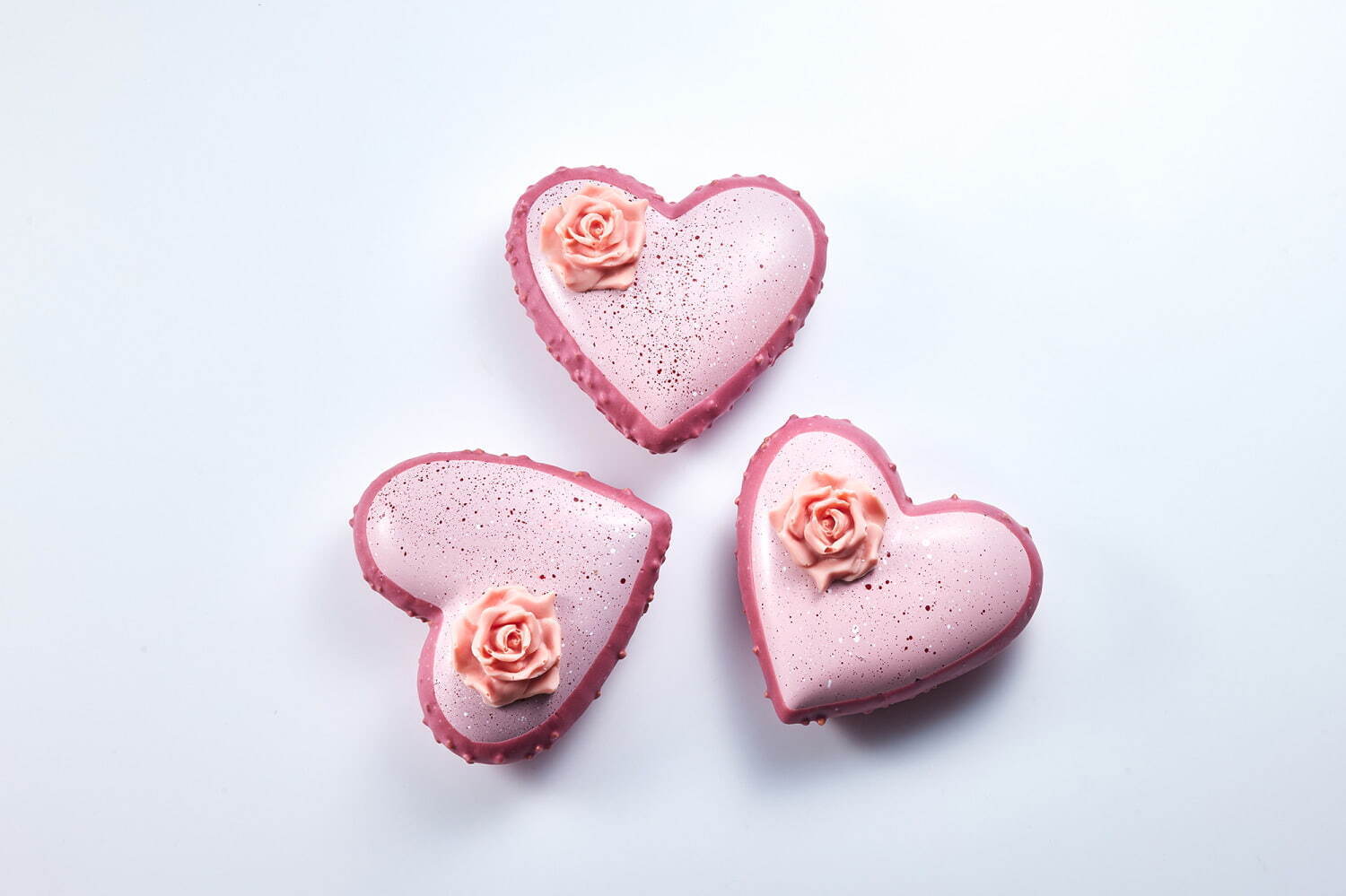パーク ハイアット 東京の24年バレンタイン、ラズベリー香る深紅の“ハート”ケーキやショコラアソート｜写真7