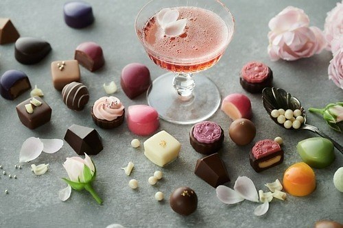 モロゾフ「花と酒とチョコレート」24年バレンタイン、“フラワーカクテル”着想のチョコレートボックス