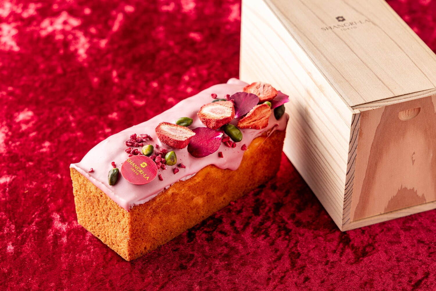 シャングリ・ラ 東京24年バレンタイン、トロピカルカラーの“食べられるカカオポッド”2種のチョコ入り｜写真5