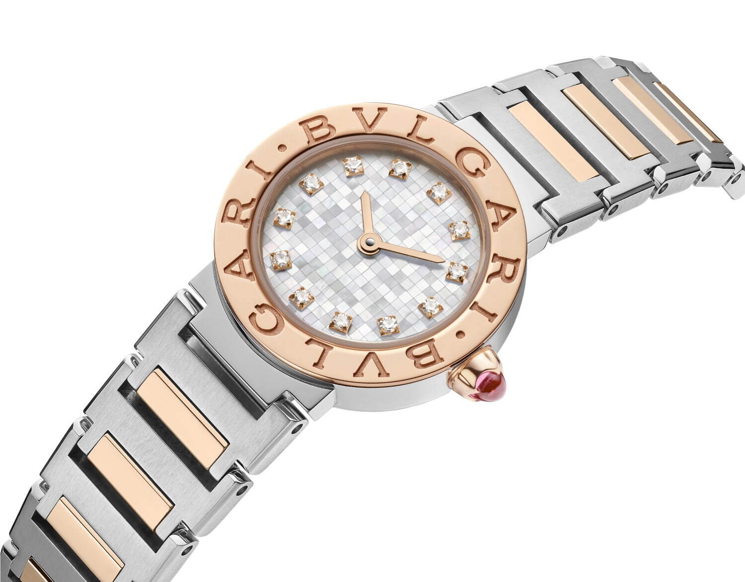 ブルガリ×BLACKPINKリサのコラボ腕時計、約400ピースのパールを配したモザイクダイヤル｜写真3