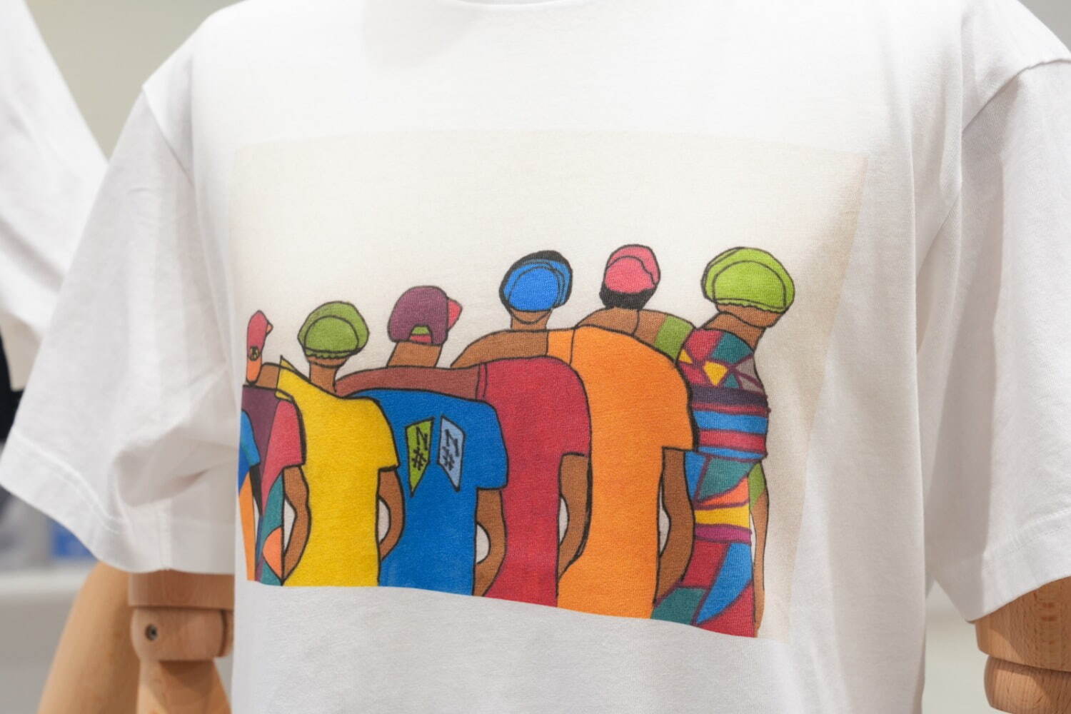 ユニクロ“ハートの紙飛行機やカラフルな鳥”など描いたアートTシャツ全5種、全国のUTme!で｜写真10