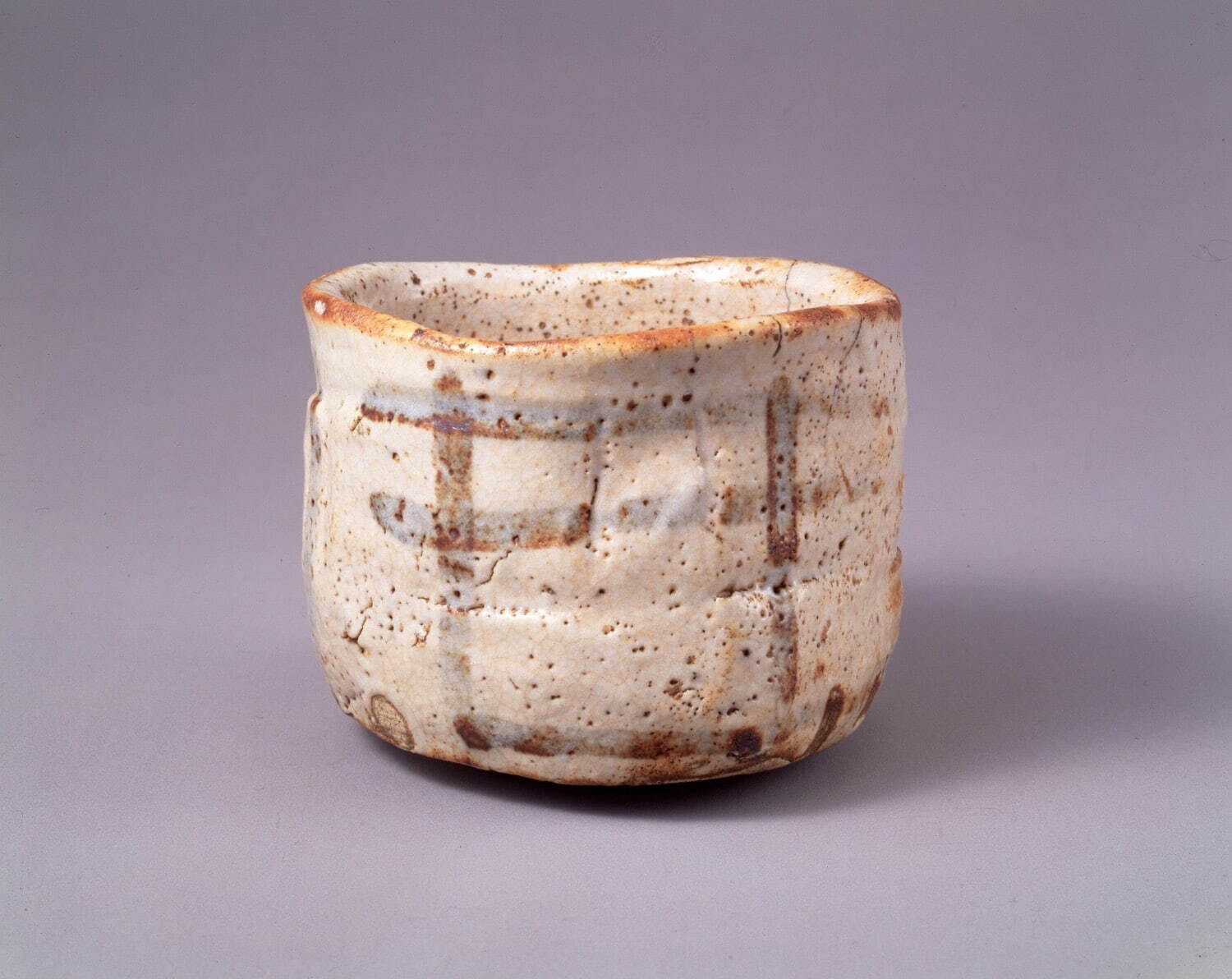 国宝 《志野茶碗 銘 卯花墻》 1口
桃山時代 16-17世紀 三井記念美術館蔵