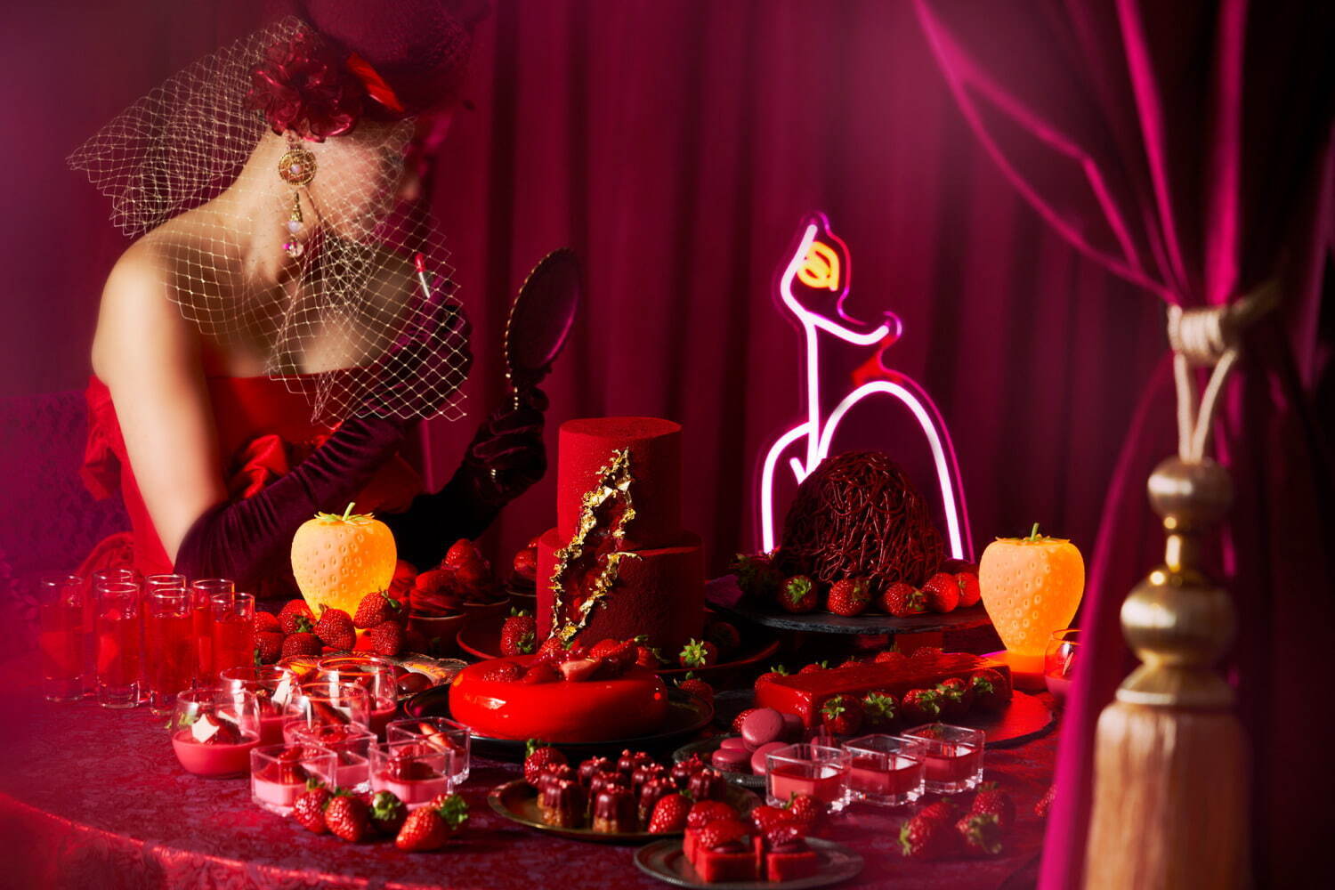 アートホテル大阪ベイタワー“赤1色”の苺スイーツビュッフェ、金箔で飾ったタワーケーキやカヌレ｜写真9