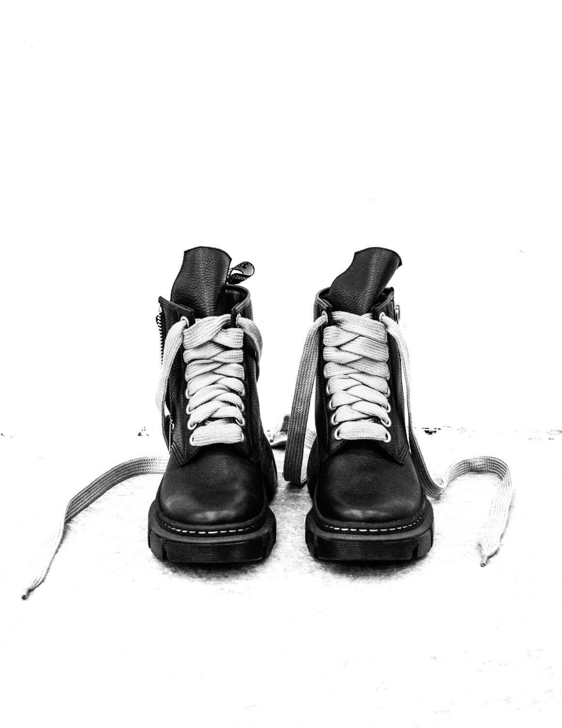 ドクターマーチン×リック・オウエンス“新型厚底ソール”のブーツ、極太シューレースの8ホールなど｜写真13