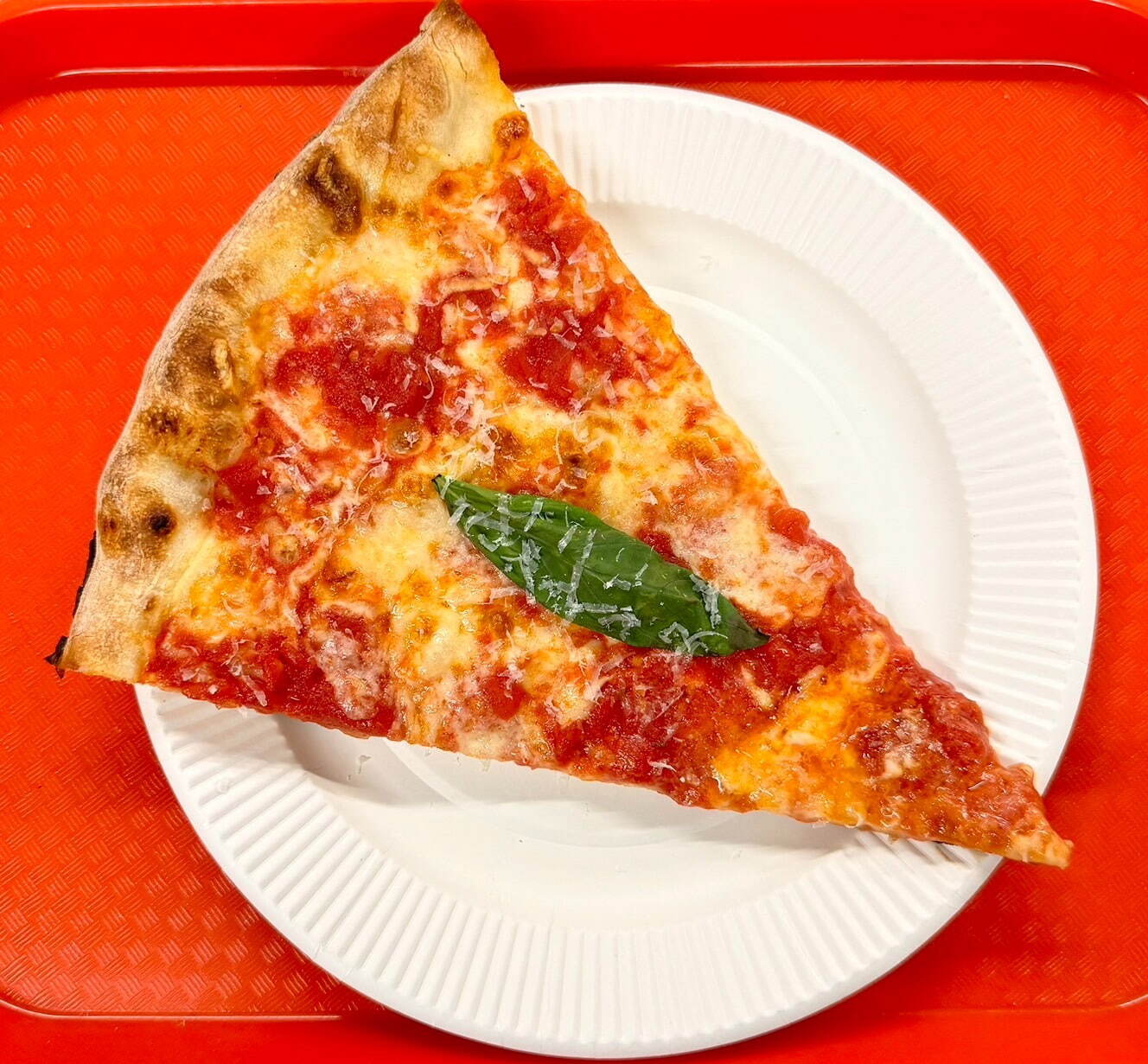「ピザ スライス」原宿キャットストリートに新店 - 特大ピザをカット売り、限定マルゲリータも｜写真1