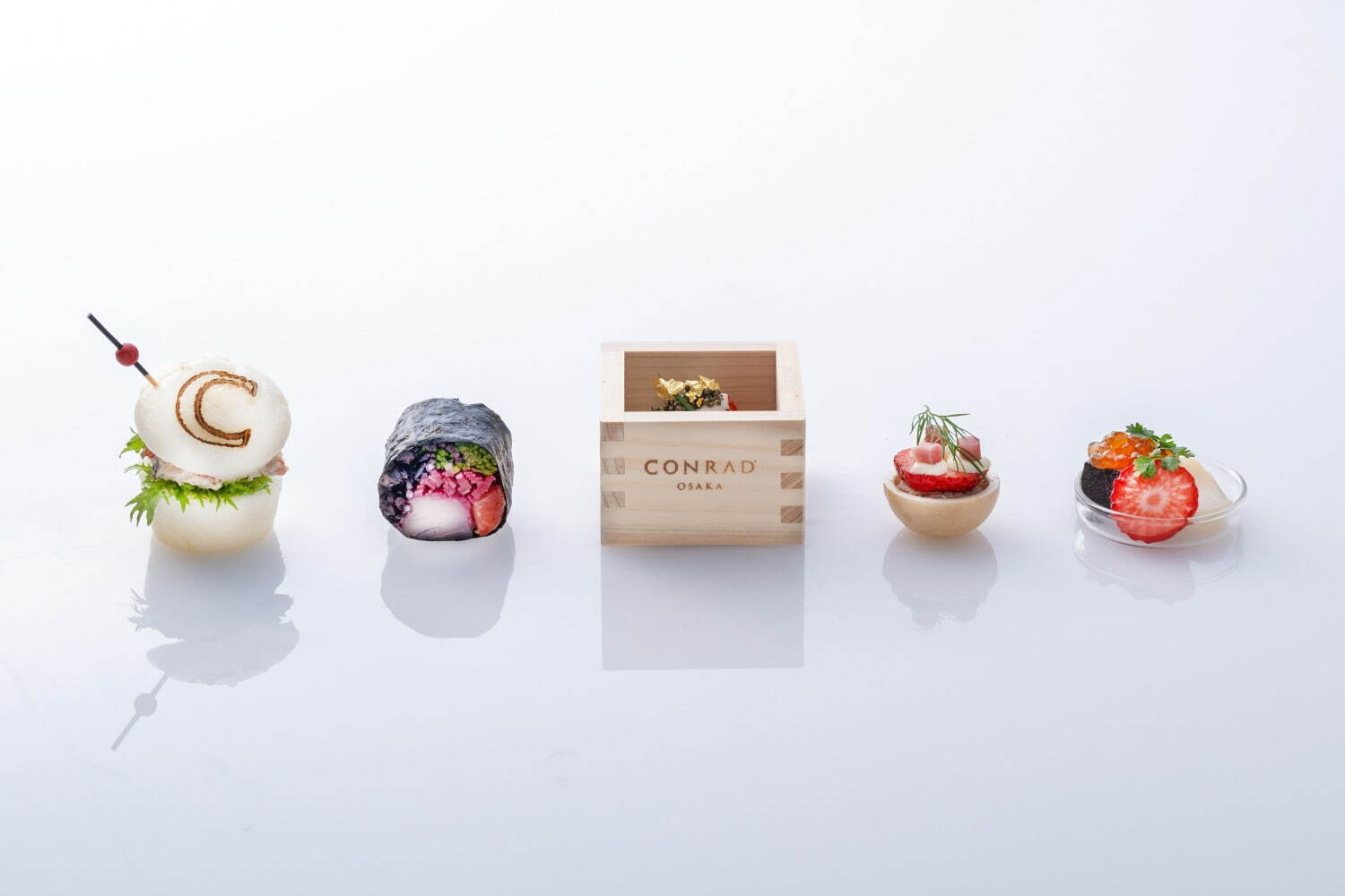 (左から)「和風ローストビーフ」「桜の香りの真鯛」「イチゴととんぶり」「近江鴨の最中」「黒胡麻豆腐」