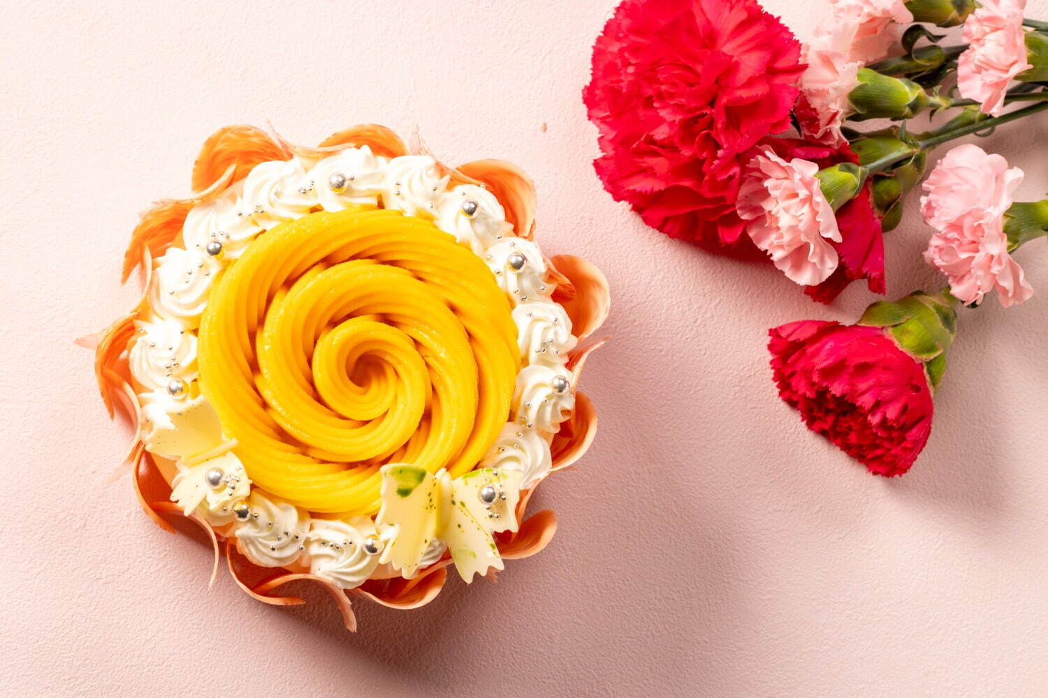 グランド ハイアット 東京の24年「母の日」限定ケーキ、“花咲く”ようなフレッシュマンゴー｜写真2