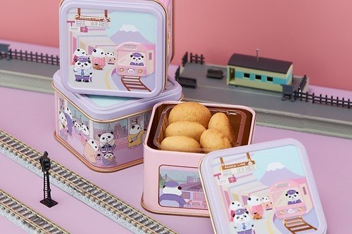 青山デカーボ「パンダトレイン缶」“パステルカラーの電車”を楽しむパンダのクッキー缶、東京駅＆品川駅で