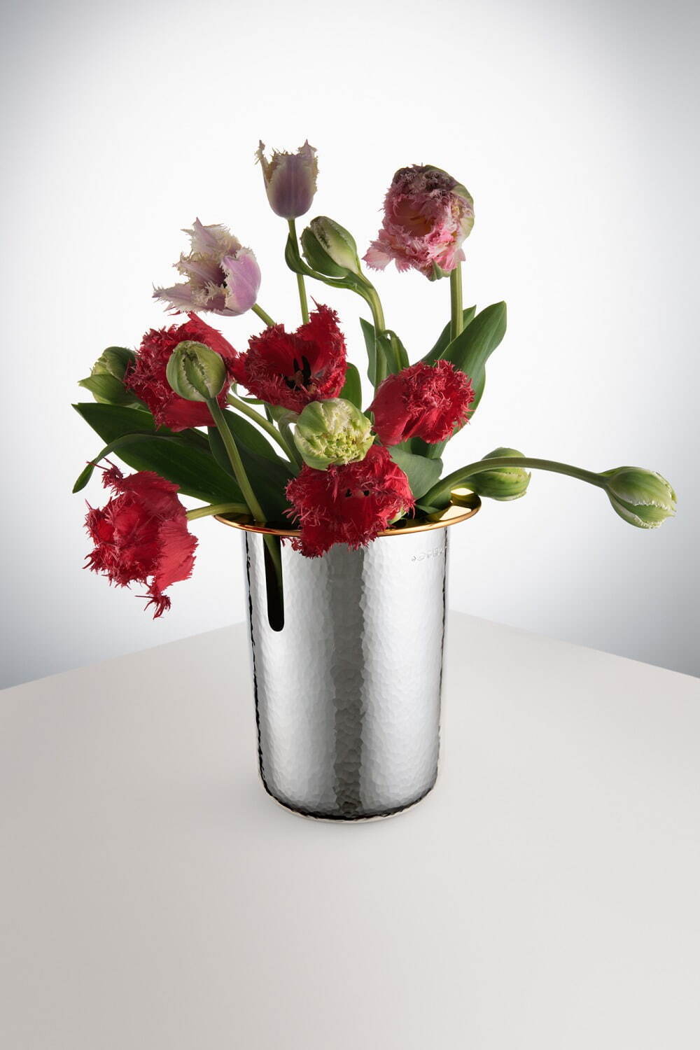 ハンマー加工花瓶 2,607,000円〈受注販売〉