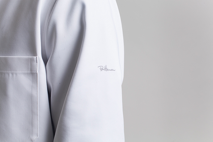 スタイリッシュな高級白衣 - クラシコとロンハーマンがコラボした美しい一着｜写真1