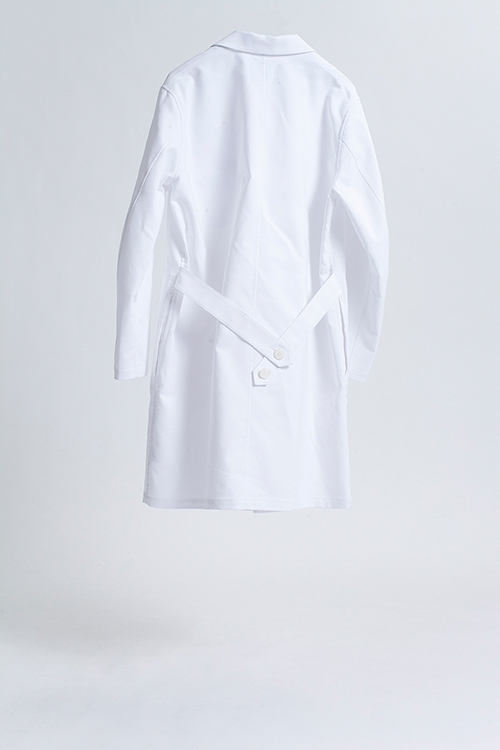 スタイリッシュな高級白衣 - クラシコとロンハーマンがコラボした美しい一着｜写真8