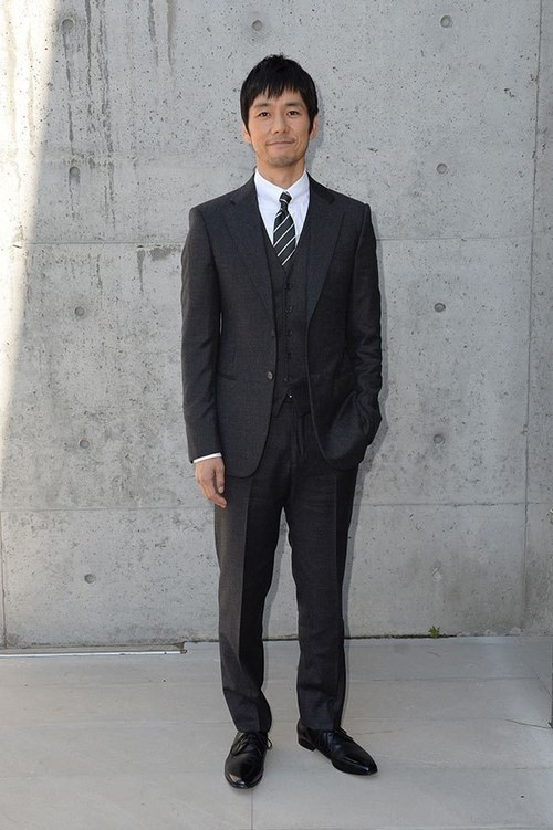 【インタビュー】俳優・西島秀俊、スーツを語る - アルマーニを通して感じる服と内面