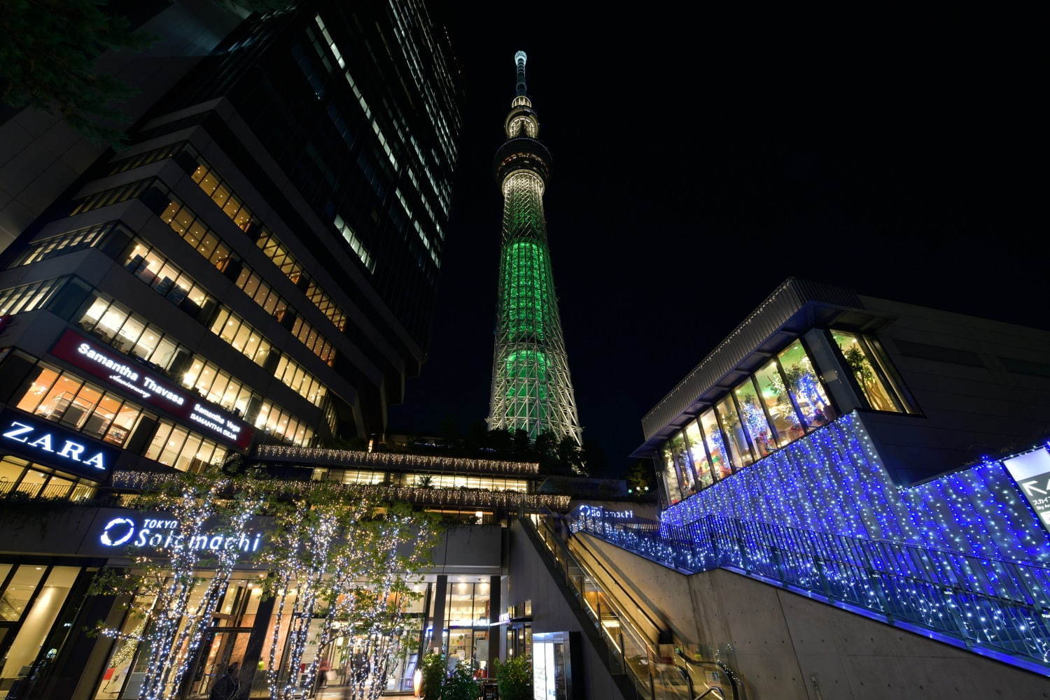 東京スカイツリータウンのクリスマス、シャンパンゴールドの限定ライティング