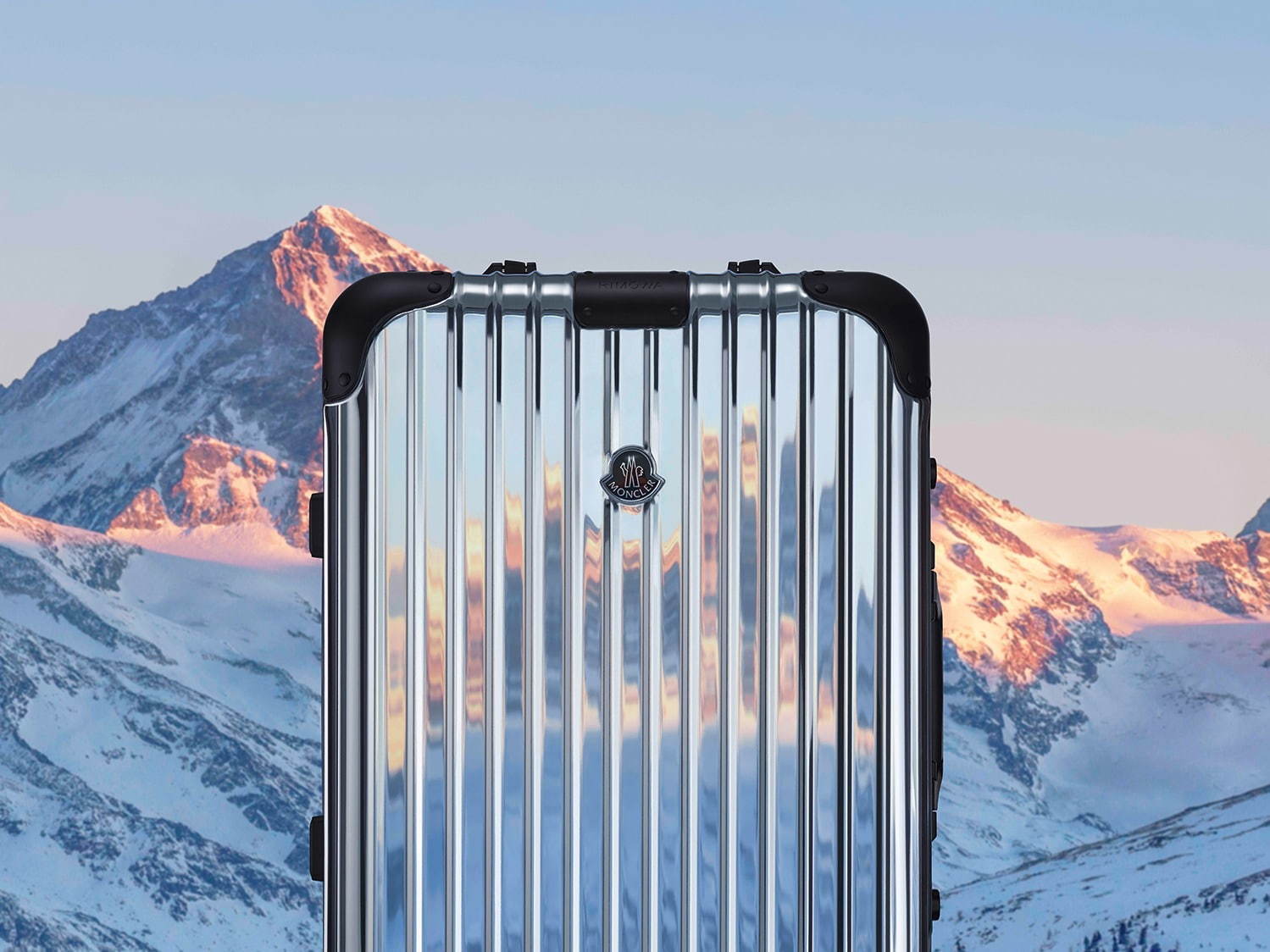 モンクレール ジーニアス×リモワの“鏡面仕上げ”スーツケース、ナイロン製の収納セット付き｜写真3