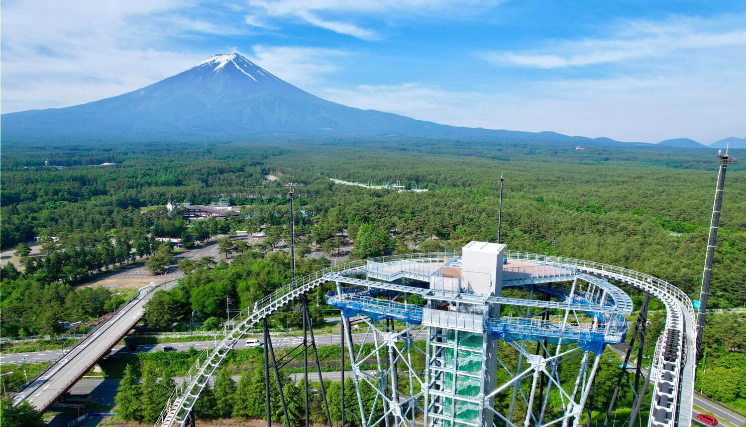 富士急ハイランドに高さ約55mの展望台「FUJIYAMAタワー」誕生、絶景＆絶叫アクティビティも｜写真1