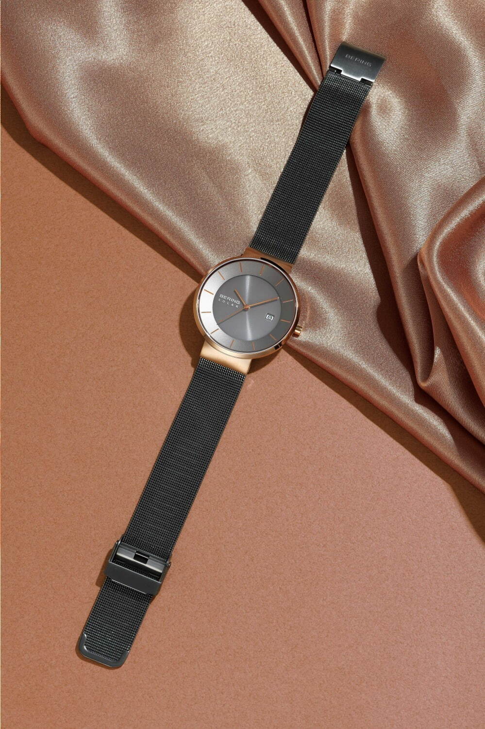 ベーリング“大人グレー”のペアウォッチ、簡単ストラップチェンジの腕時計やソーラーウォッチの新色｜写真9