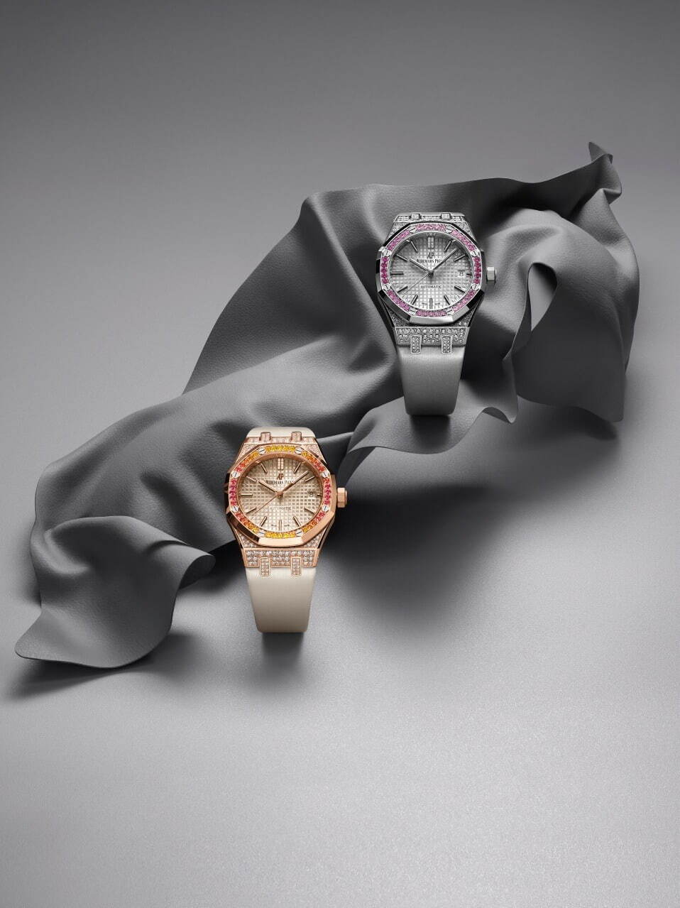 オーデマ ピゲの新作腕時計、ダイヤモンドとカラフルなジェムストーンを配したゴージャスな2型｜写真10