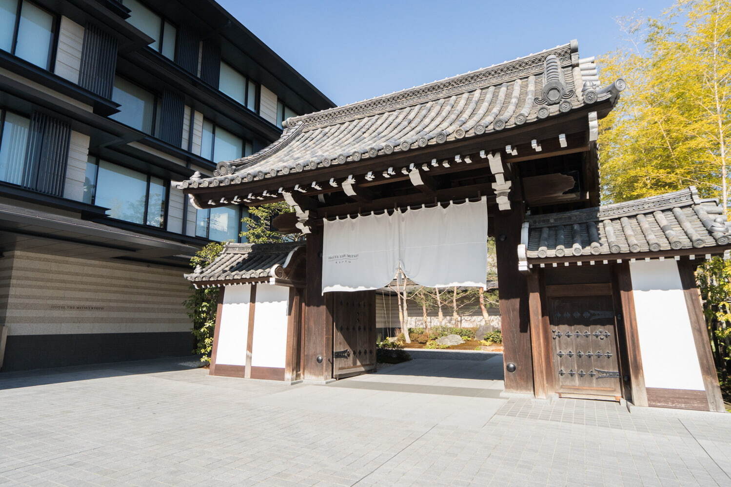 〈梶井宮門〉1703年に梶井宮御殿の門として創建された。